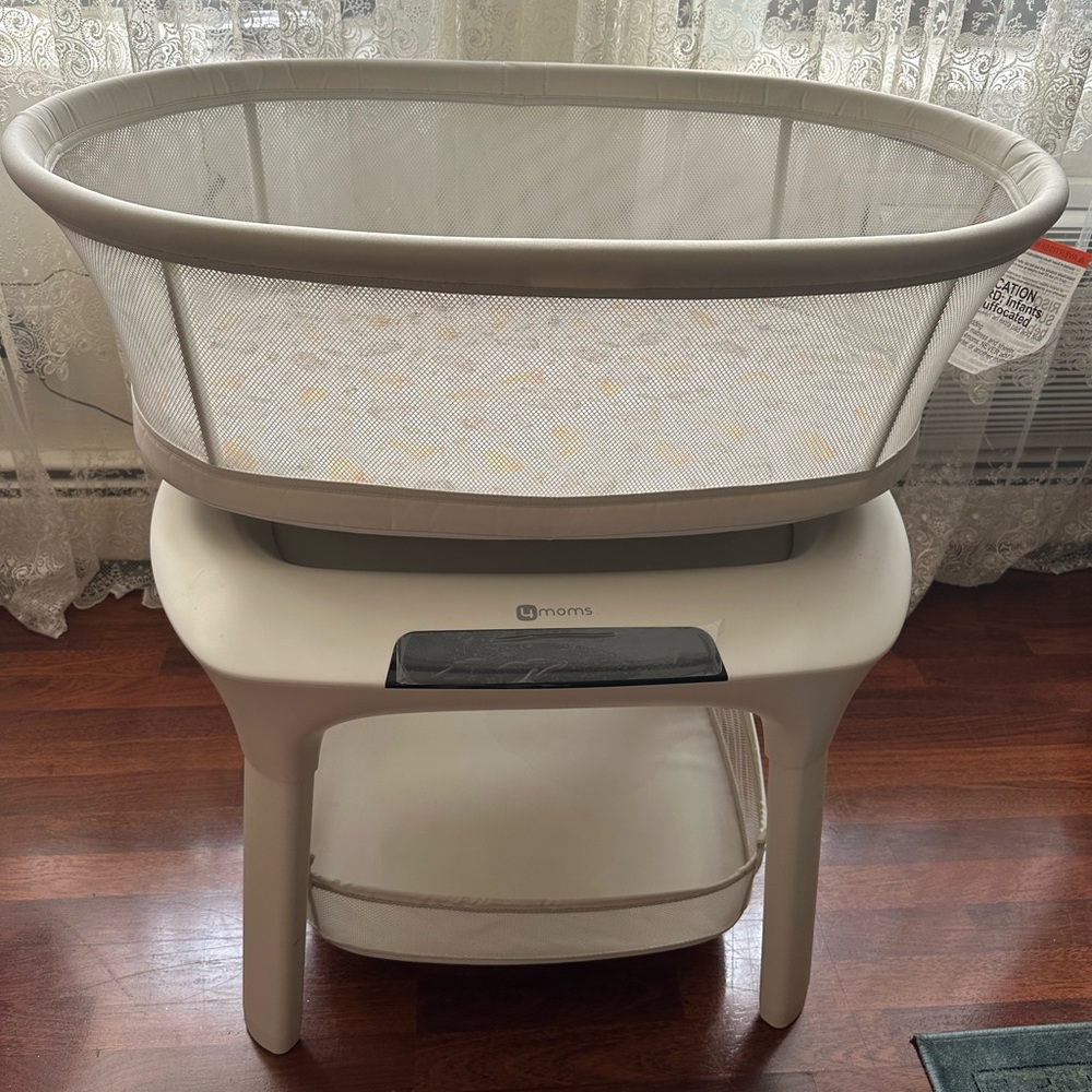 MamaRoo sleeping bassinet